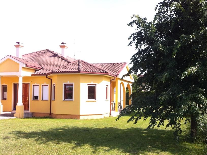 oglasi, Kua prizemnica 230m2