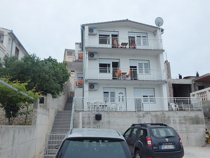 Apartmani na obali mora Razanj