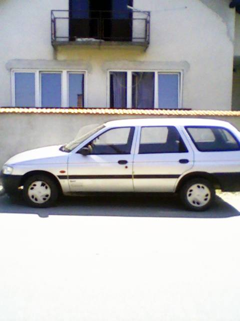 prodajem ford escort 1.3. club