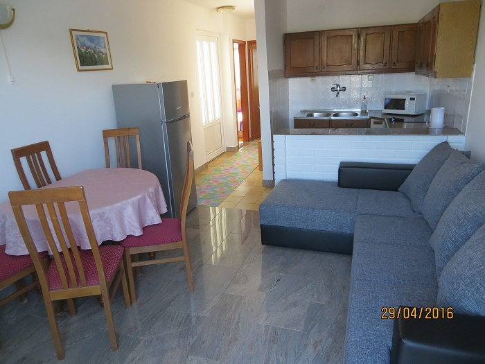 APARTMAN ZA 4-6 OSOBA IZNAJMLJUJEM