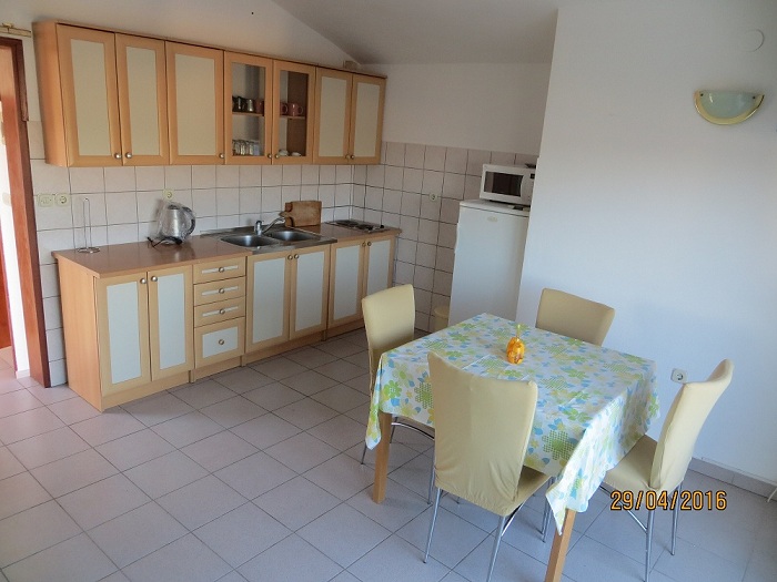 oglasi, APARTMANE IZNAJMLJUJEM- ROGOZNICA