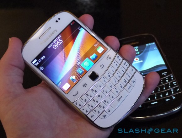 oglasi, prodajem nov Blackberry 9900 white