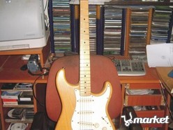 Gitaru fender stratocaster