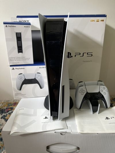 Sony PS5 1TB konzola sa 7 dodatnih igara