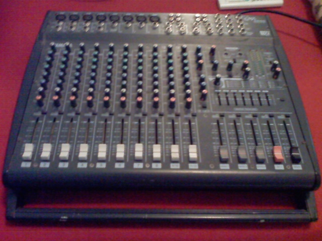 Power mixer Yamaha EMX  2000 